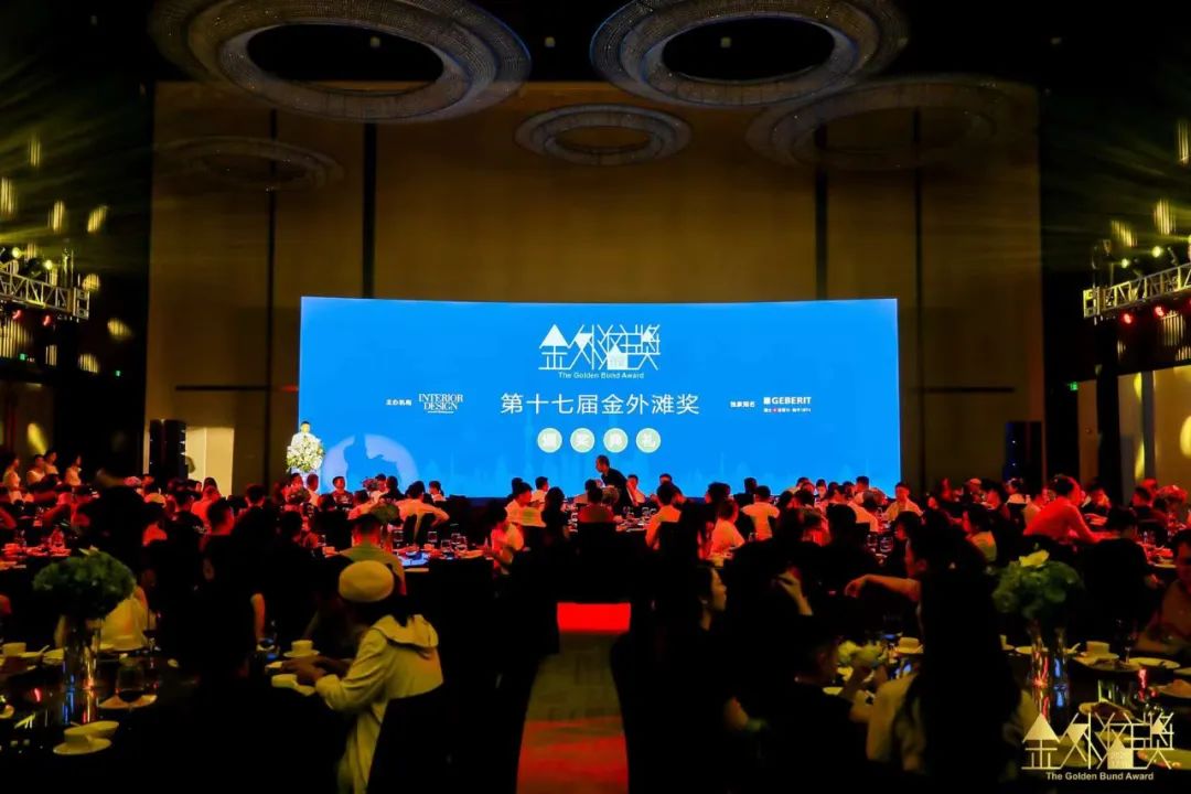 再獲殊榮 | 午夜视频免费看瓷磚廣東佛山總部展館榮獲2022金外灘“最佳商業空間金獎”！